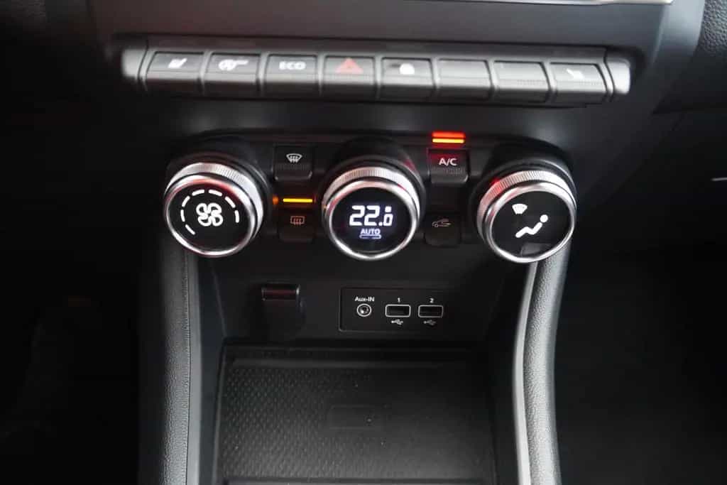 Renault Captur II 1.3 TCE M-Hybrid Klimaaut. LED Navi 04/2021-photo-14