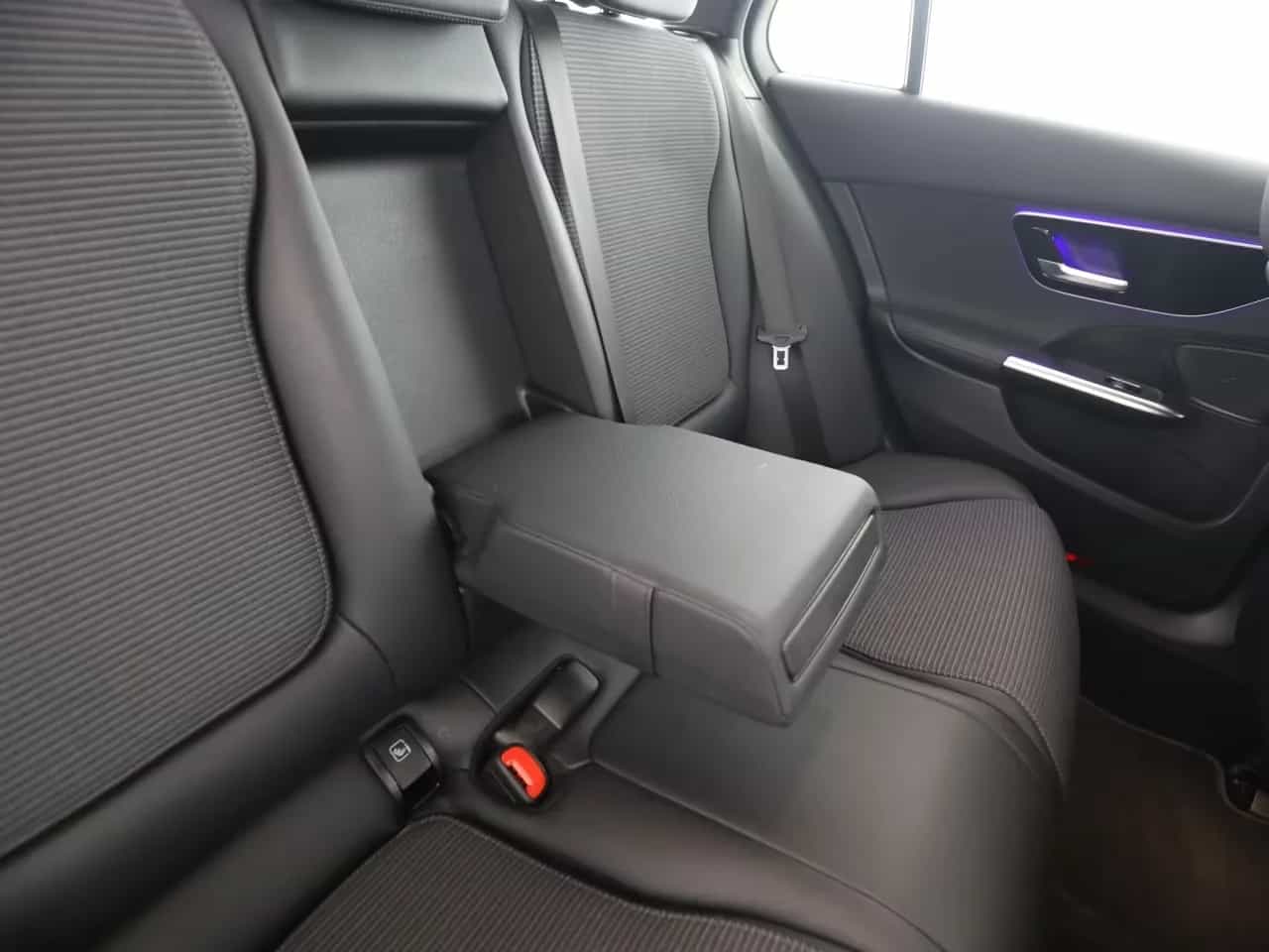 Mercedes-Benz C-Class 200 02/2023-photo-20