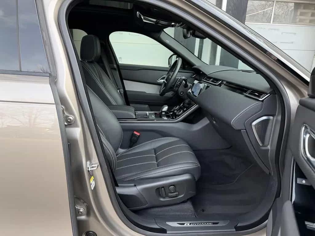Land Rover Range Rover Rover Velar D200 R-Dynamic SE Black Pano 03/2023-photo-26