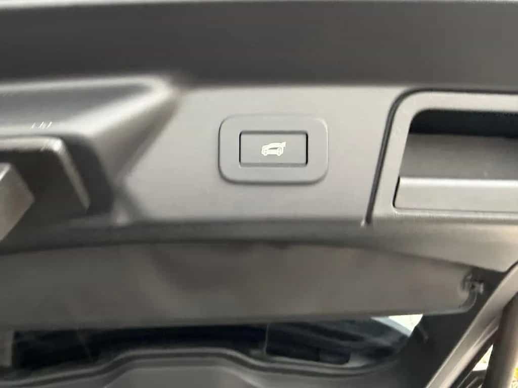 Land Rover Range Rover Rover Velar D200 R-Dynamic SE Black Pano 03/2023-photo-30