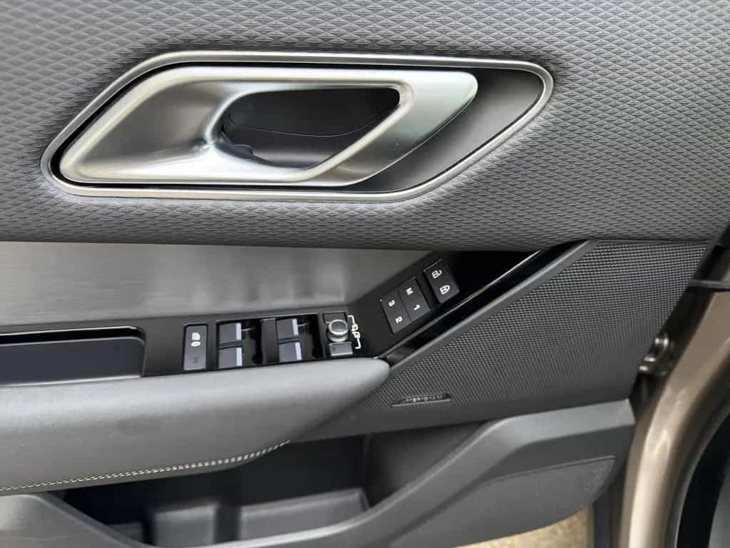 Land Rover Range Rover Rover Velar D200 R-Dynamic SE Black Pano 03/2023-photo-31