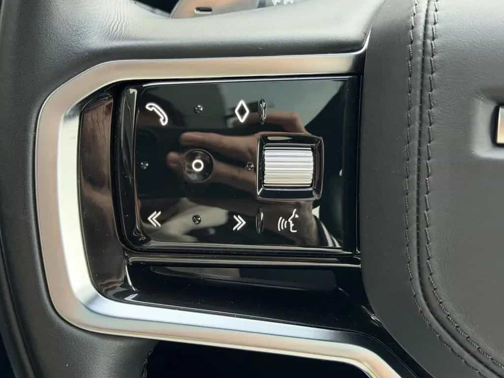 Land Rover Range Rover Rover Velar D200 R-Dynamic SE Black Pano 03/2023-photo-32