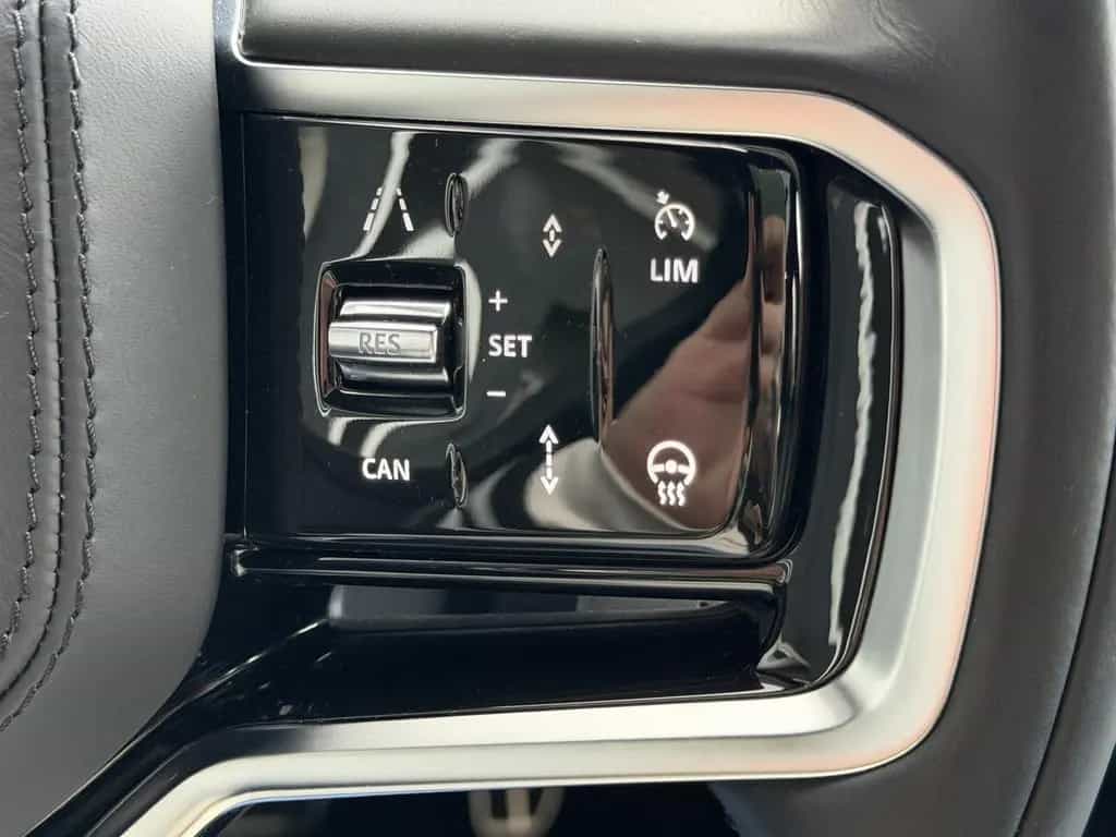 Land Rover Range Rover Rover Velar D200 R-Dynamic SE Black Pano 03/2023-photo-33