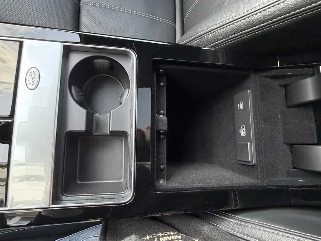 Land Rover Range Rover Rover Velar D200 R-Dynamic SE Black Pano 03/2023-photo-40