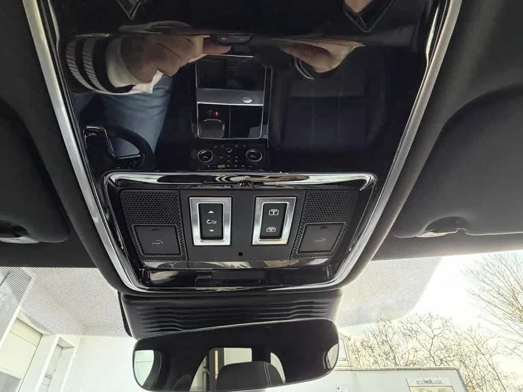 Land Rover Range Rover Rover Velar D200 R-Dynamic SE Black Pano 03/2023-photo-41