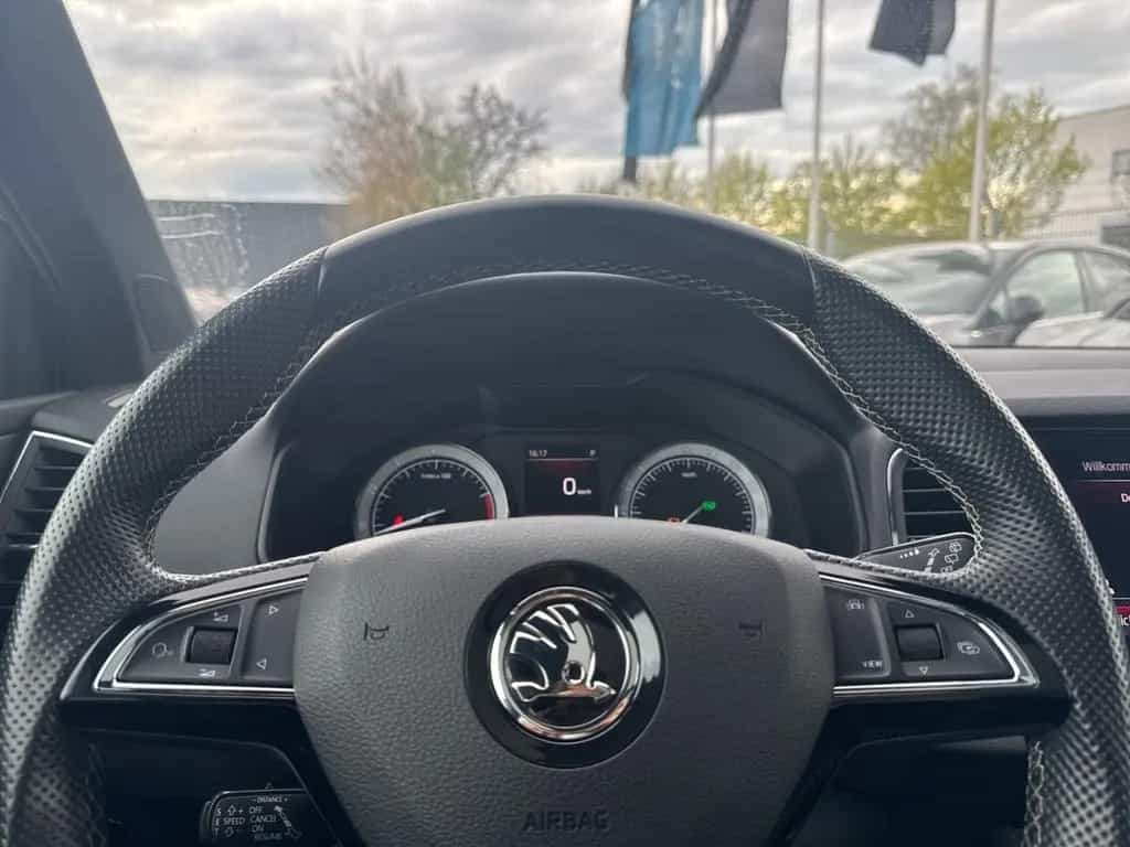 Skoda Karoq Sportline 1.5 TSI WR AHK Pano Navi Canton 12/2019-photo-11