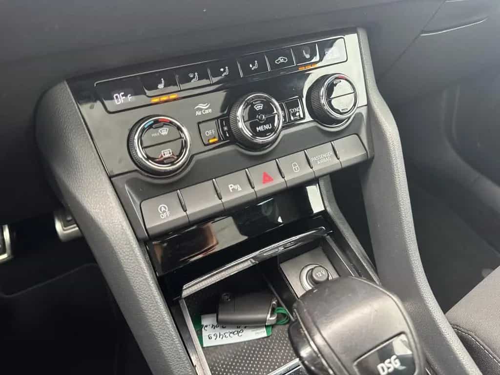 Skoda Karoq Sportline 1.5 TSI WR AHK Pano Navi Canton 12/2019-photo-23