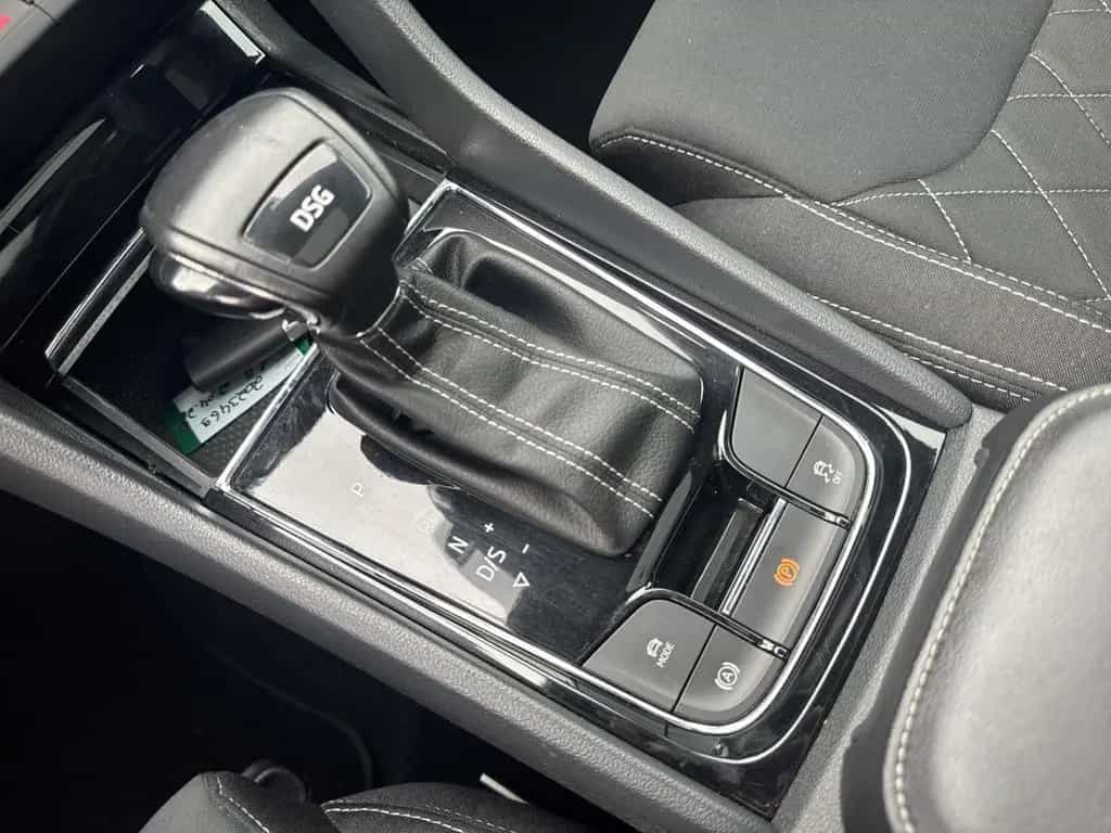 Skoda Karoq Sportline 1.5 TSI WR AHK Pano Navi Canton 12/2019-photo-24