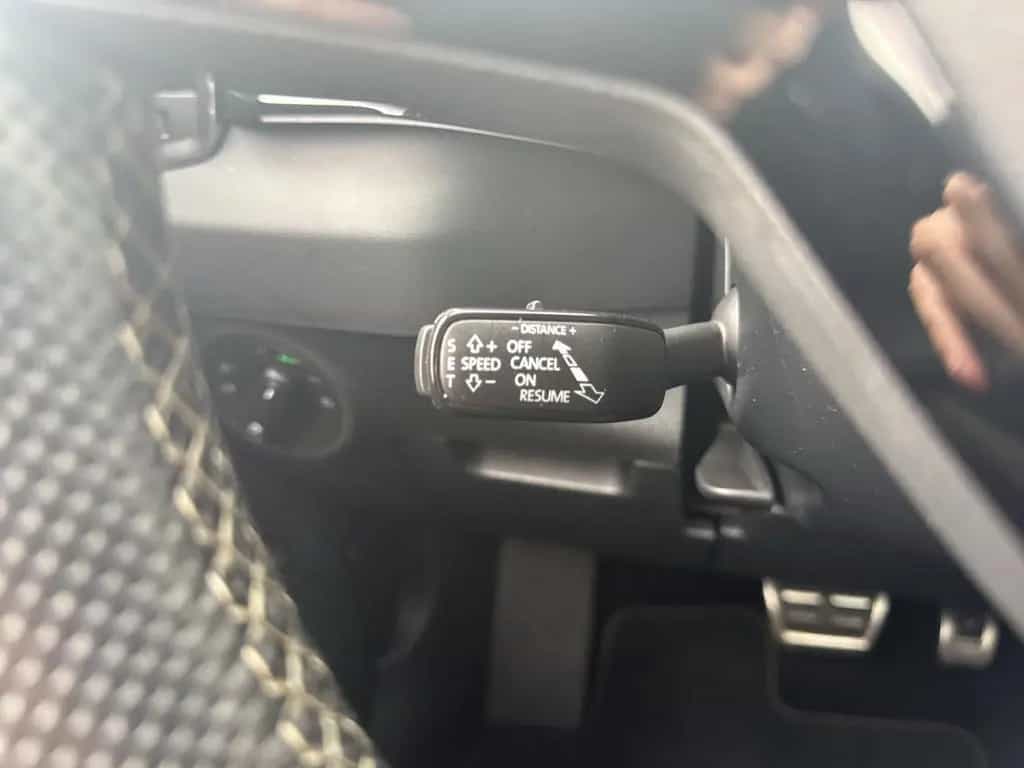 Skoda Karoq Sportline 1.5 TSI WR AHK Pano Navi Canton 12/2019-photo-27