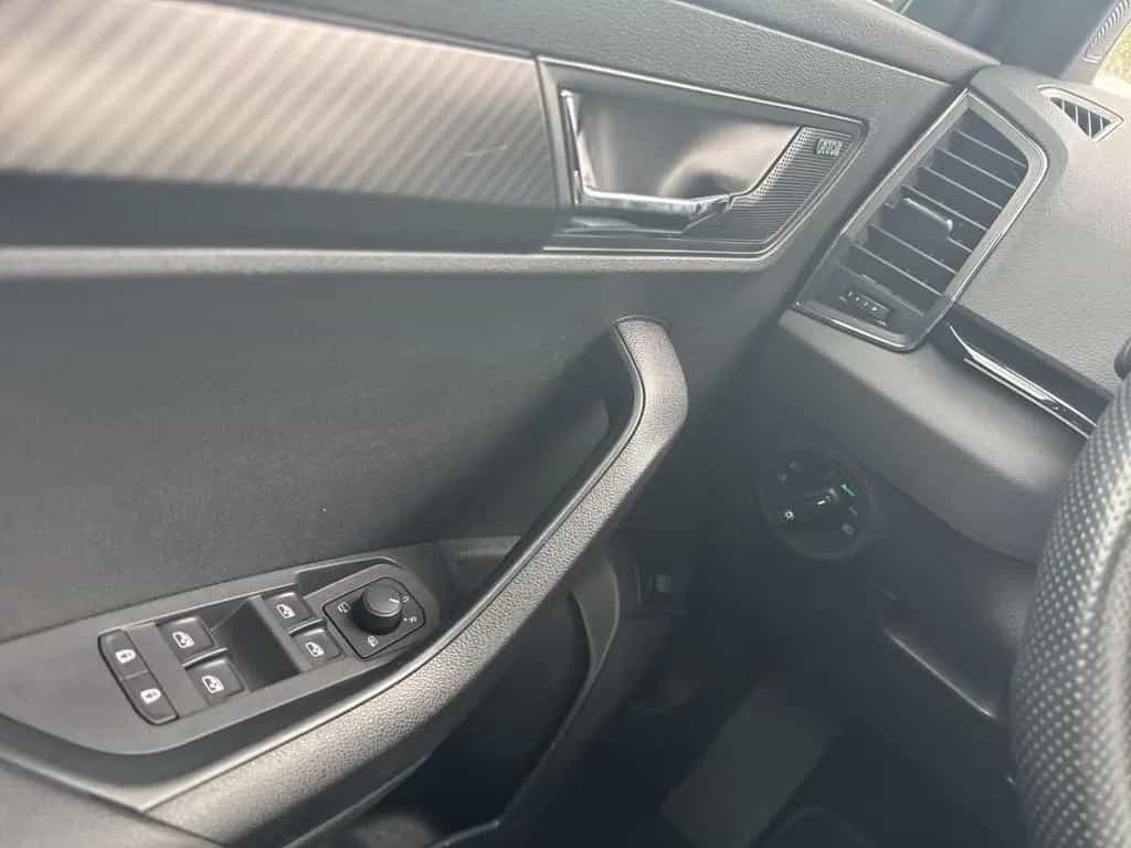 Skoda Karoq Sportline 1.5 TSI WR AHK Pano Navi Canton 12/2019-photo-28