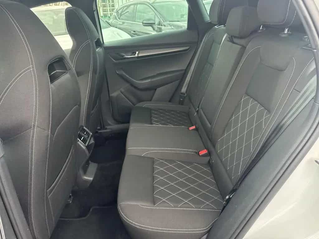Skoda Karoq Sportline 1.5 TSI WR AHK Pano Navi Canton 12/2019-photo-29
