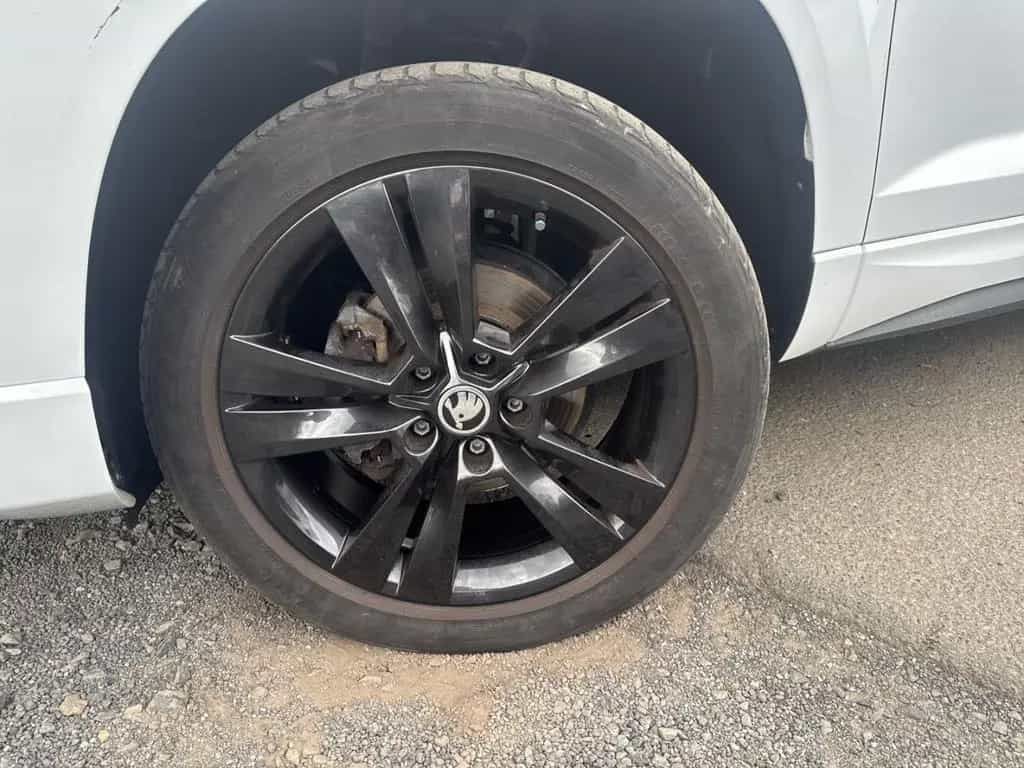 Skoda Karoq Sportline 1.5 TSI WR AHK Pano Navi Canton 12/2019-photo-39