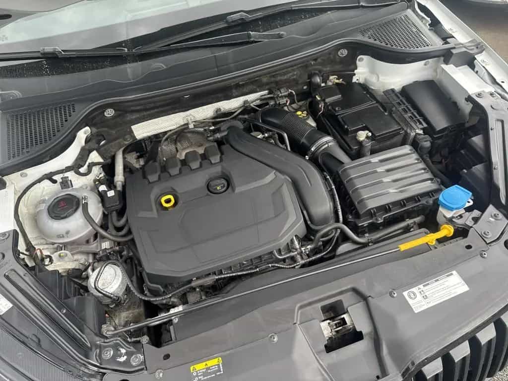 Skoda Karoq Sportline 1.5 TSI WR AHK Pano Navi Canton 12/2019-photo-40