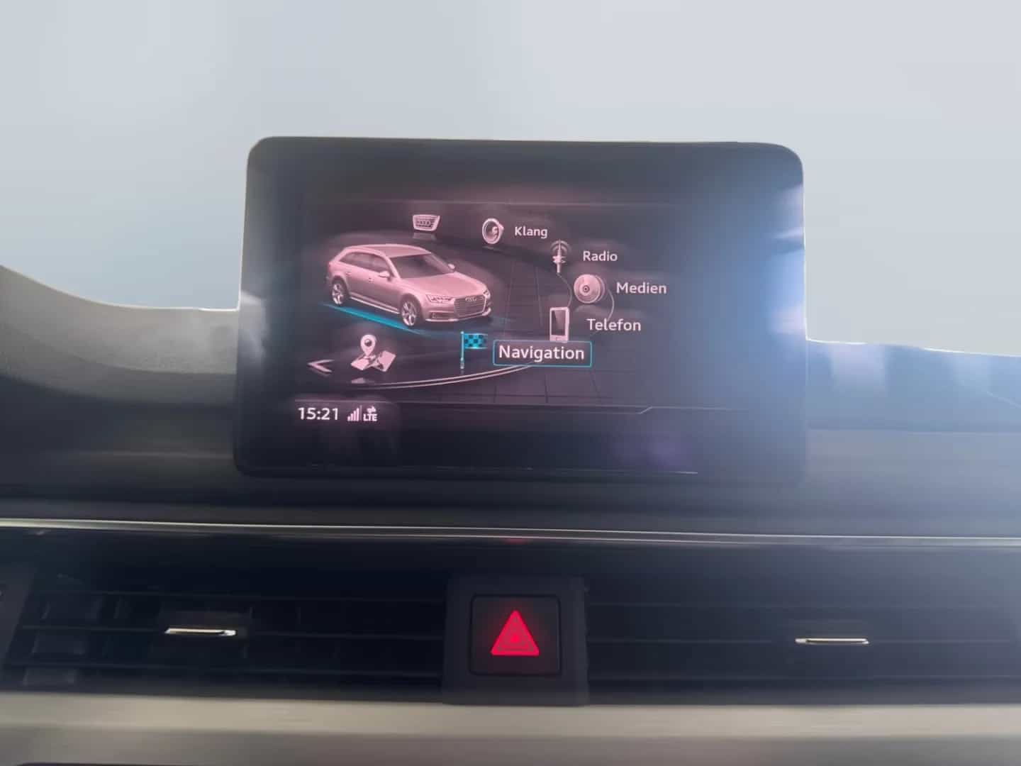 Audi A4 04/2019-photo-15