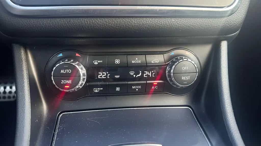 Mercedes-Benz GLA 250 AMG Line 4Matic PANO/KAMERA/GARANTIE 02/2019-photo-17