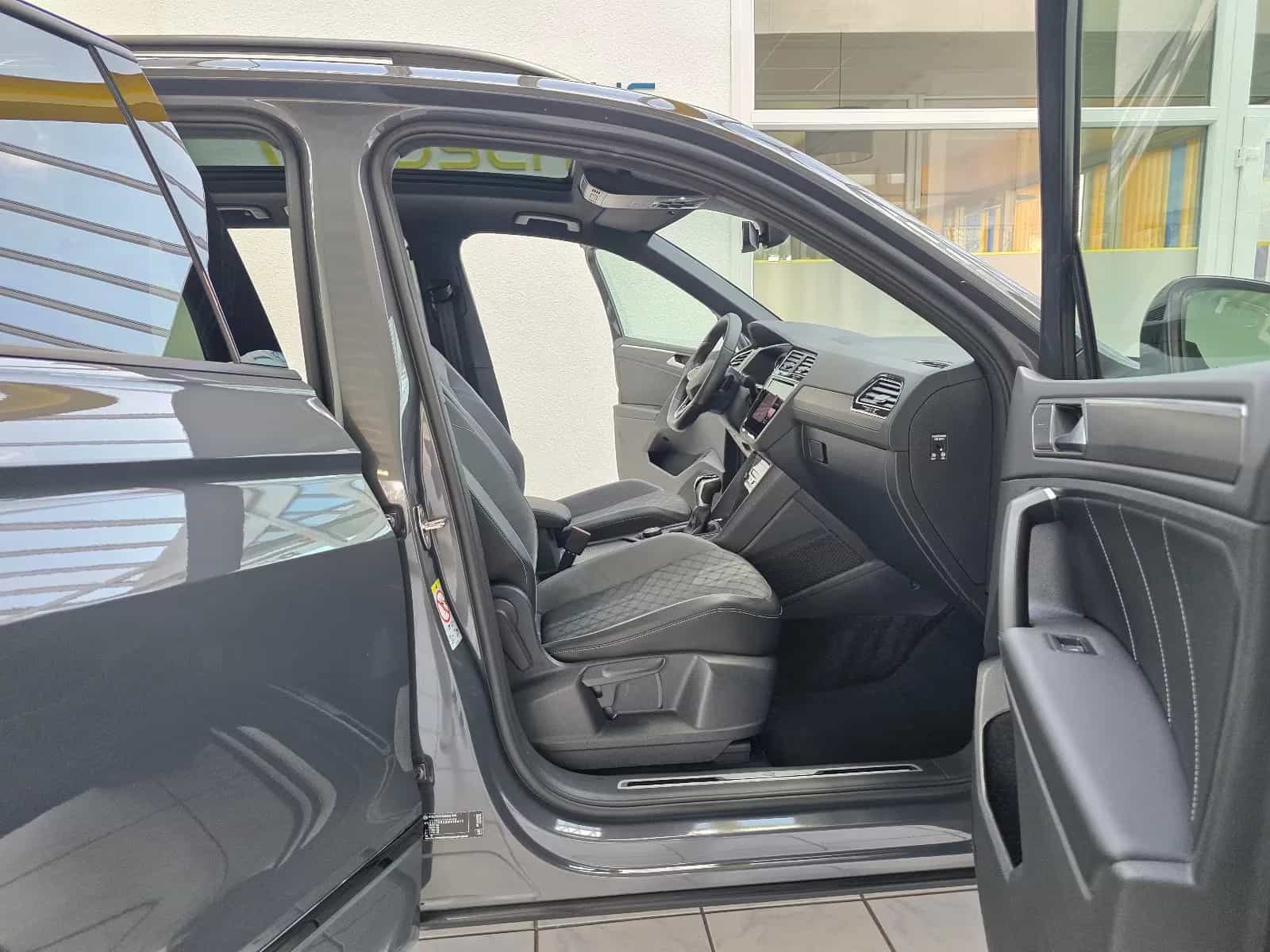 Volkswagen Tiguan Allspace 12/2022-photo-19