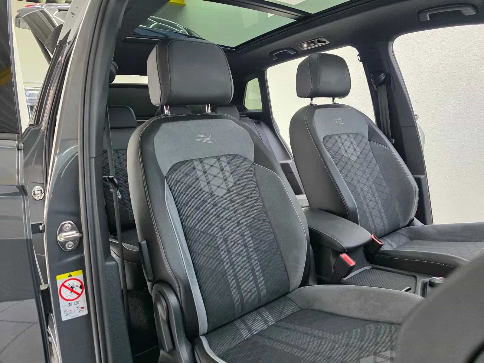 Volkswagen Tiguan Allspace 12/2022-photo-20