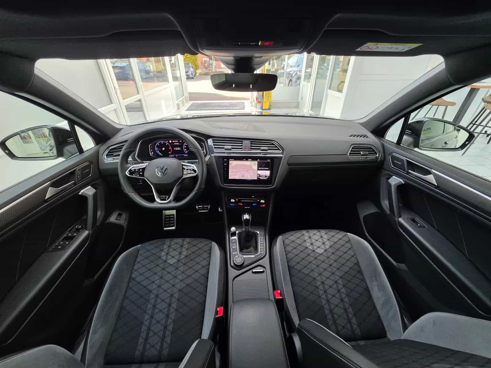 Volkswagen Tiguan Allspace 12/2022-photo-22