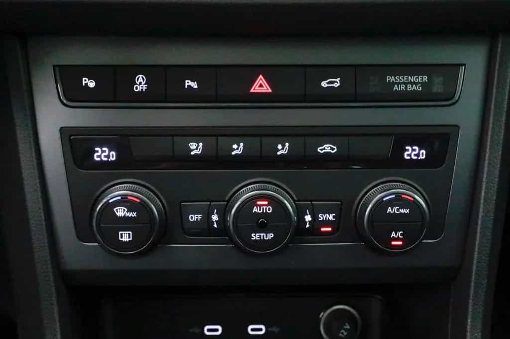 Cupra Ateca 1.5 TSI DSG AHK Navi ACC Kamera Virtual 02/2024-photo-20