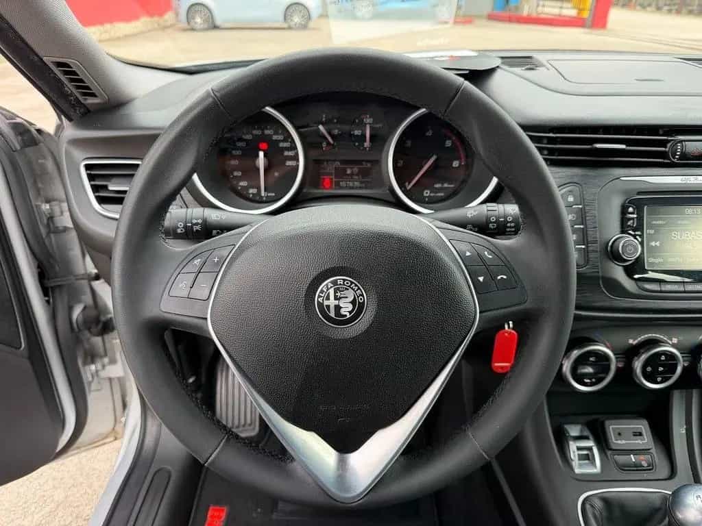 Alfa Romeo Giulietta 1.6 JTDm 120 CV Super 04/2017-photo-6