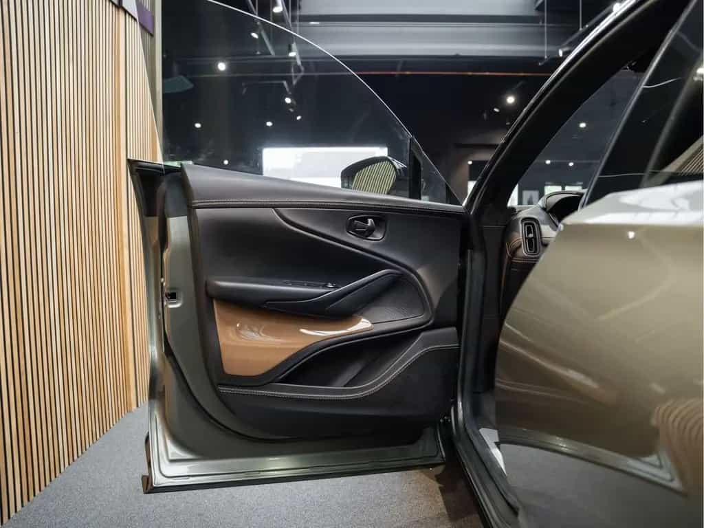 Aston Martin DBX V8 707 Keramisch Stoelventilatie 4.0 V8 707 09/2023-photo-5