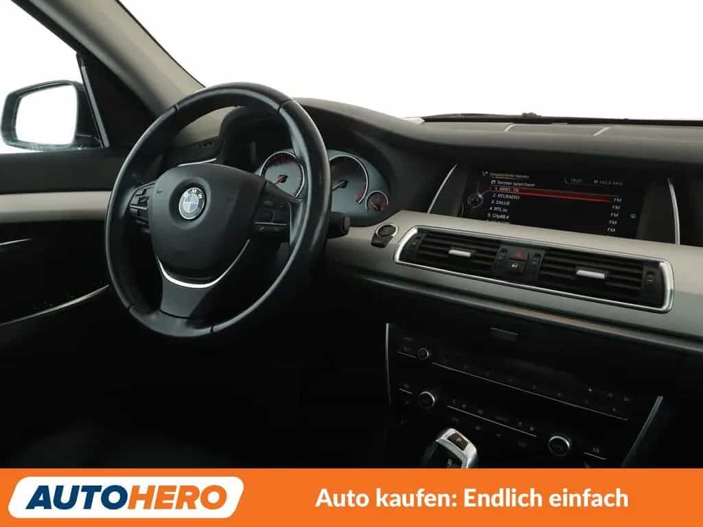 BMW 5 Series 08/2015-photo-12