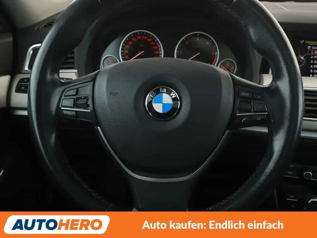 BMW 5 Series 08/2015-photo-18