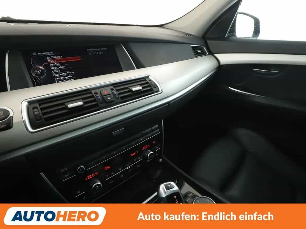 BMW 5 Series 08/2015-photo-24