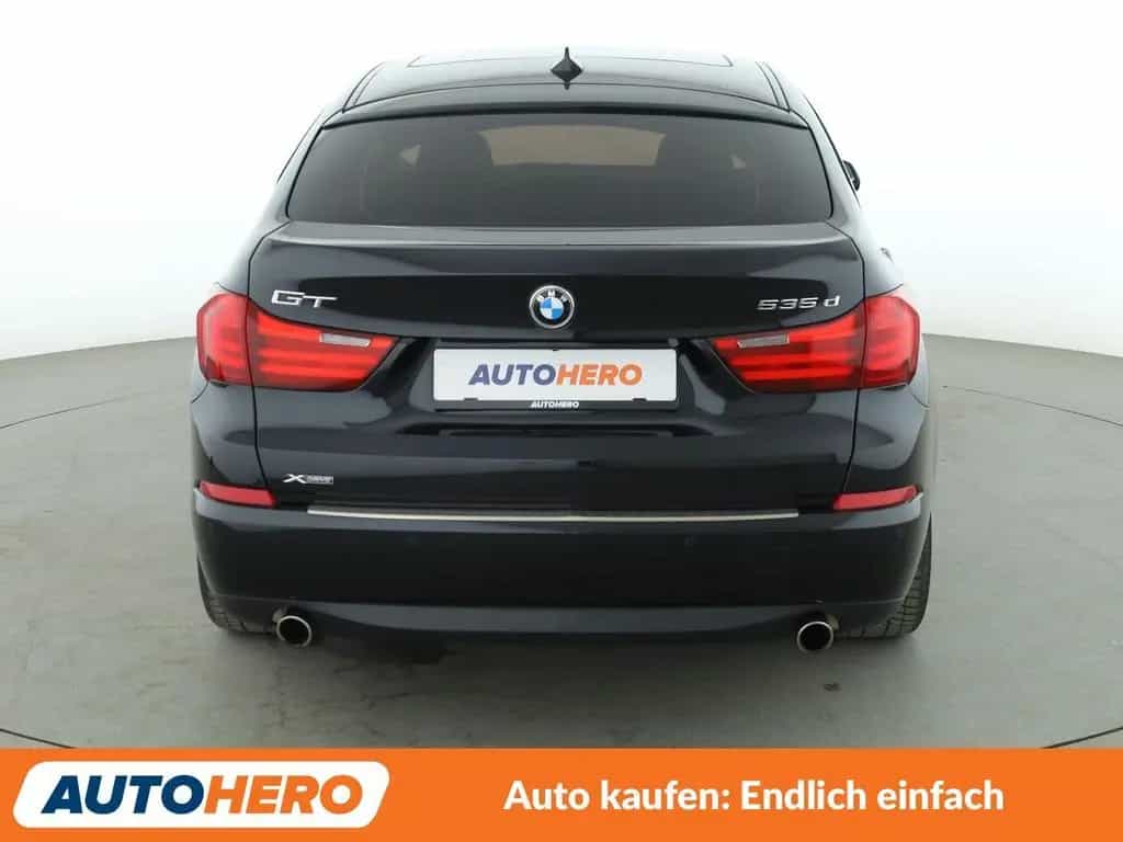 BMW 5 Series 08/2015-photo-4