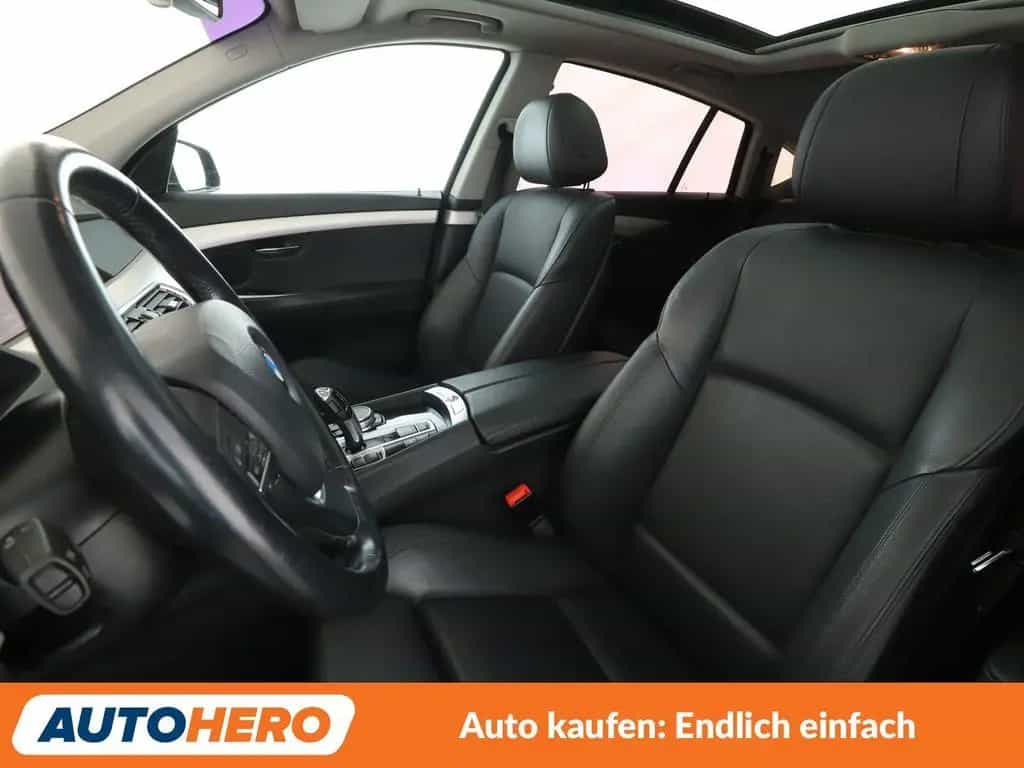 BMW 5 Series 08/2015-photo-9
