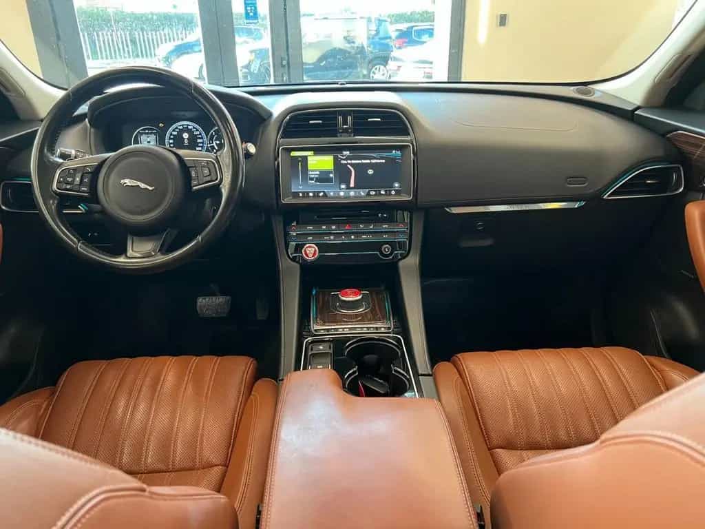 Jaguar F-Pace 2.0 D 180 CV Portfolio 06/2016-photo-10