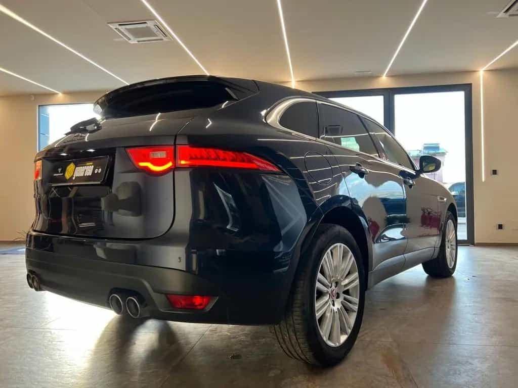 Jaguar F-Pace 2.0 D 180 CV Portfolio 06/2016-photo-2