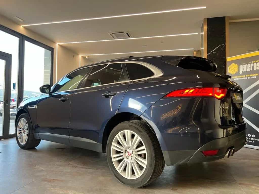Jaguar F-Pace 2.0 D 180 CV Portfolio 06/2016-photo-4