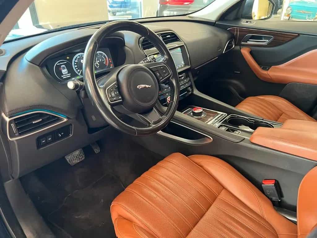 Jaguar F-Pace 2.0 D 180 CV Portfolio 06/2016-photo-6