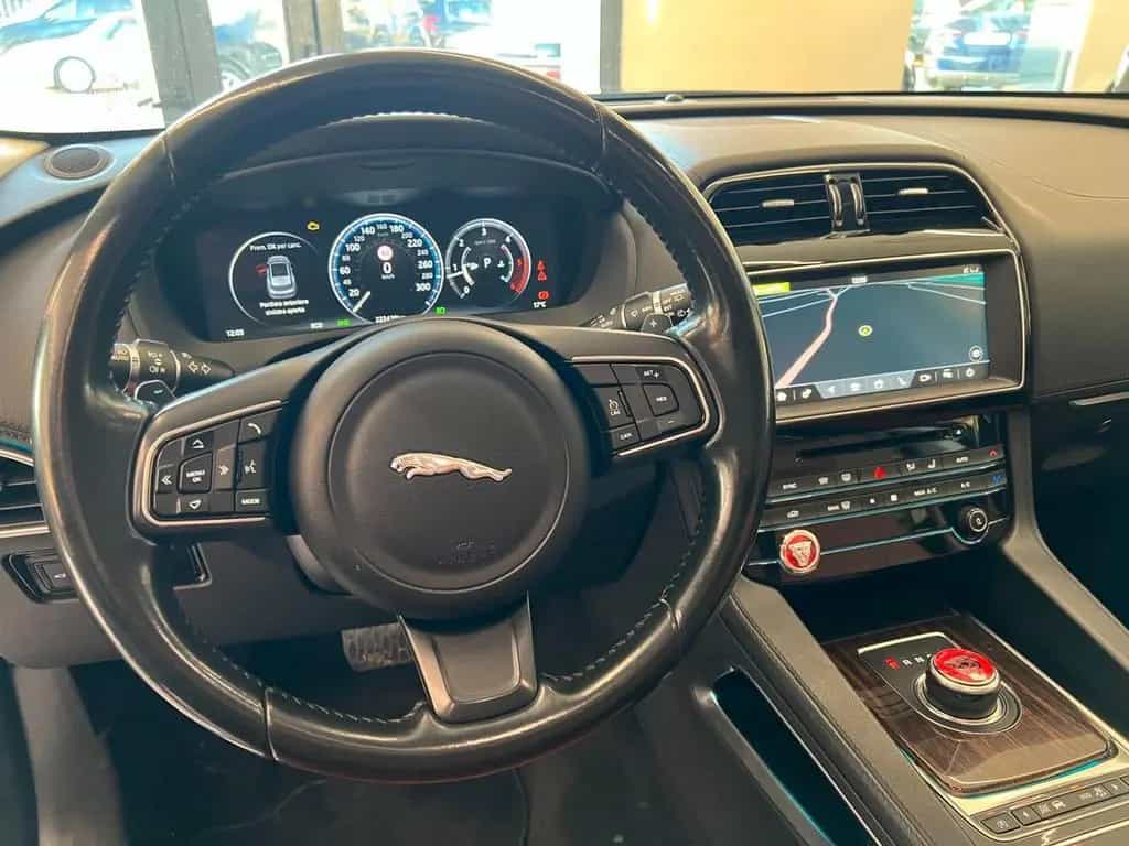 Jaguar F-Pace 2.0 D 180 CV Portfolio 06/2016-photo-7