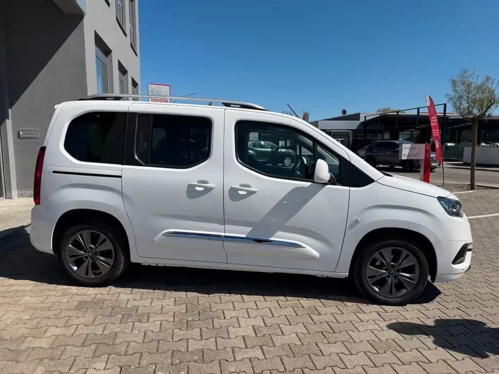 Toyota Proace City Verso L1 1.2T*Klima,AHK,PDCv+h,RFK* 11/2021-photo-4