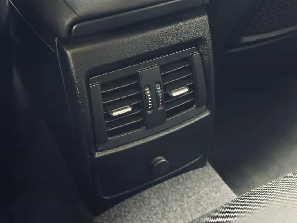 BMW 1 Series 118 i Advantage LED|SHZ|PDC|SPUR| 04/2019-photo-27