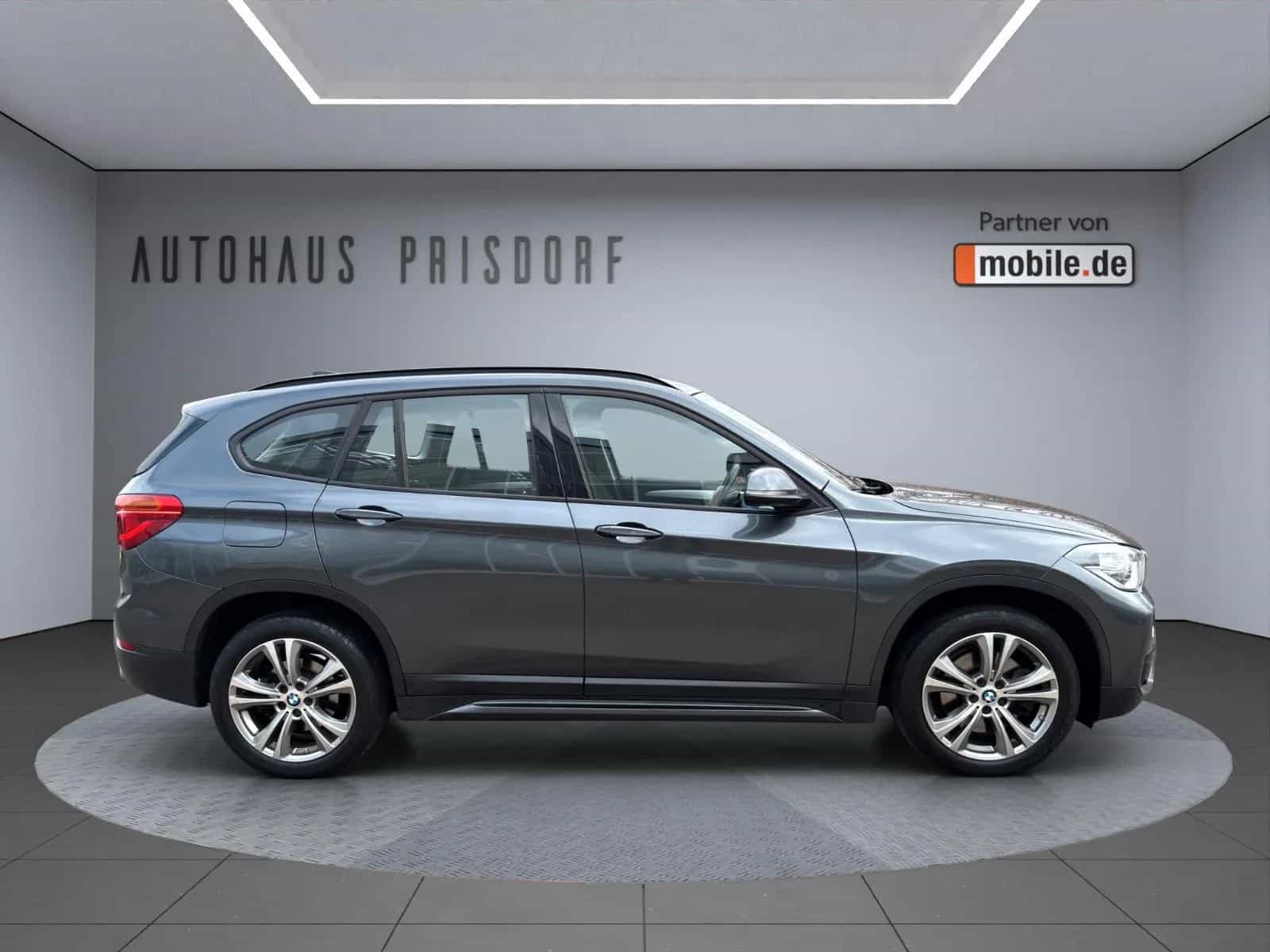 BMW X1 sDrive 20 i Sport Line/ unfallfrei/ AHK 12/2018-photo-3