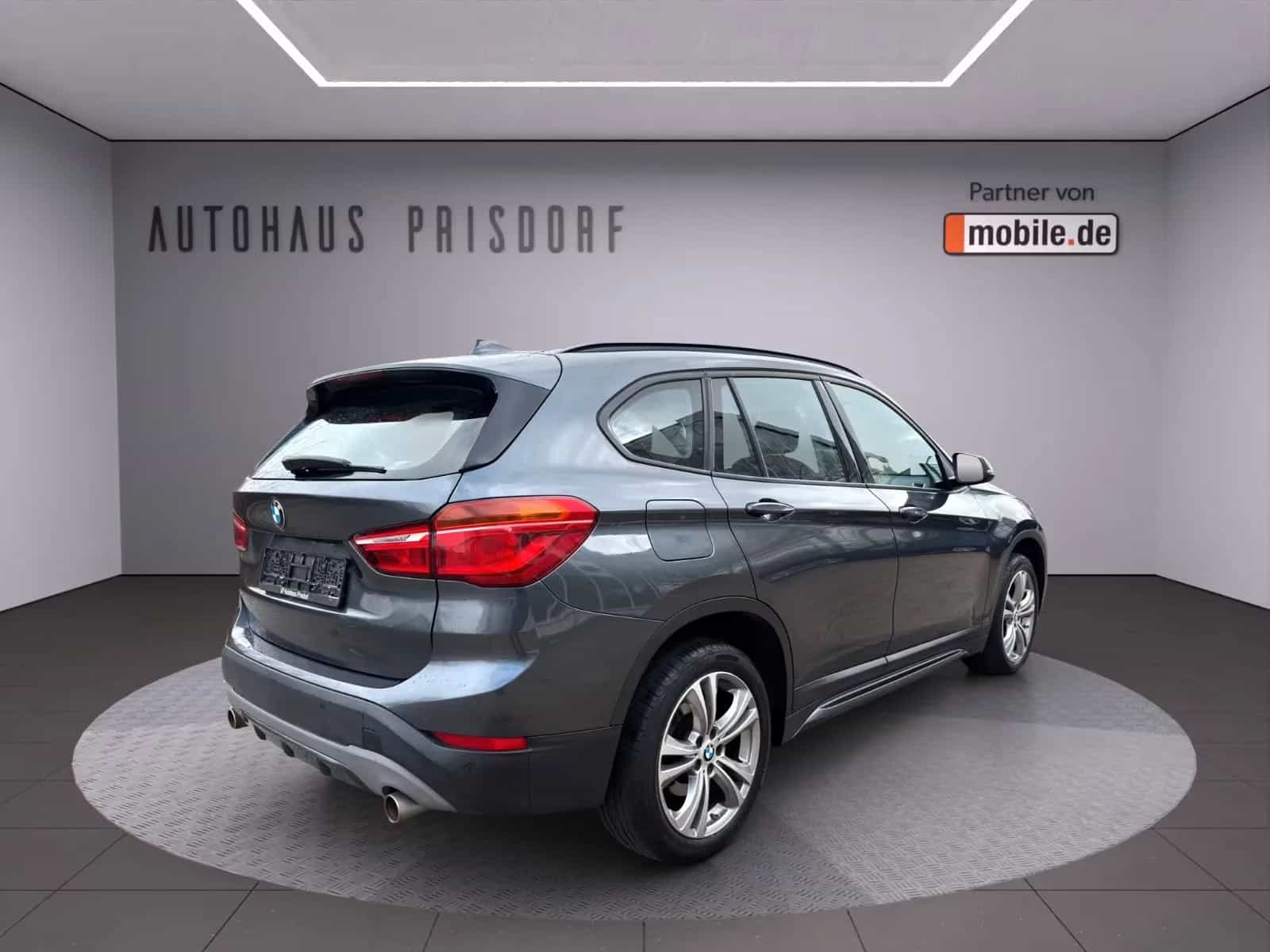 BMW X1 sDrive 20 i Sport Line/ unfallfrei/ AHK 12/2018-photo-4