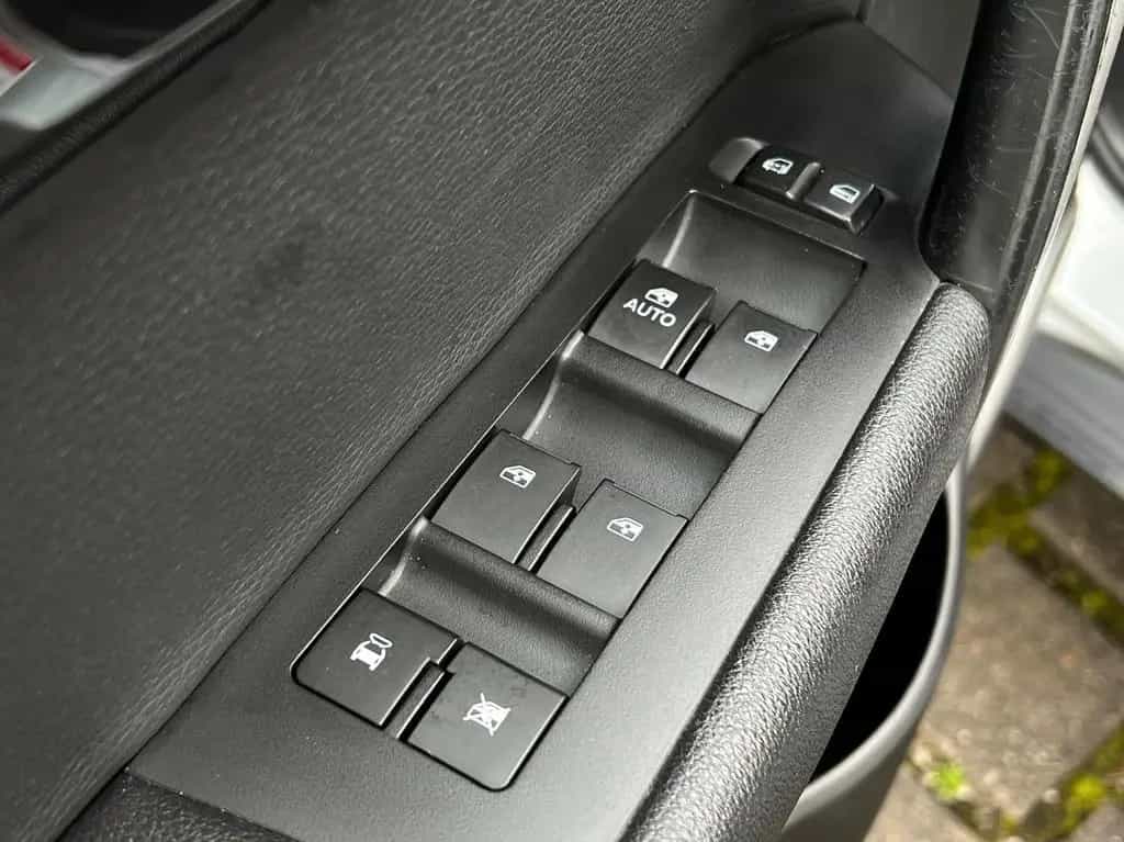 Chevrolet Captiva 2.2 D 7-Sitze Kamera AHK Leder Tempomat 04/2012-photo-10