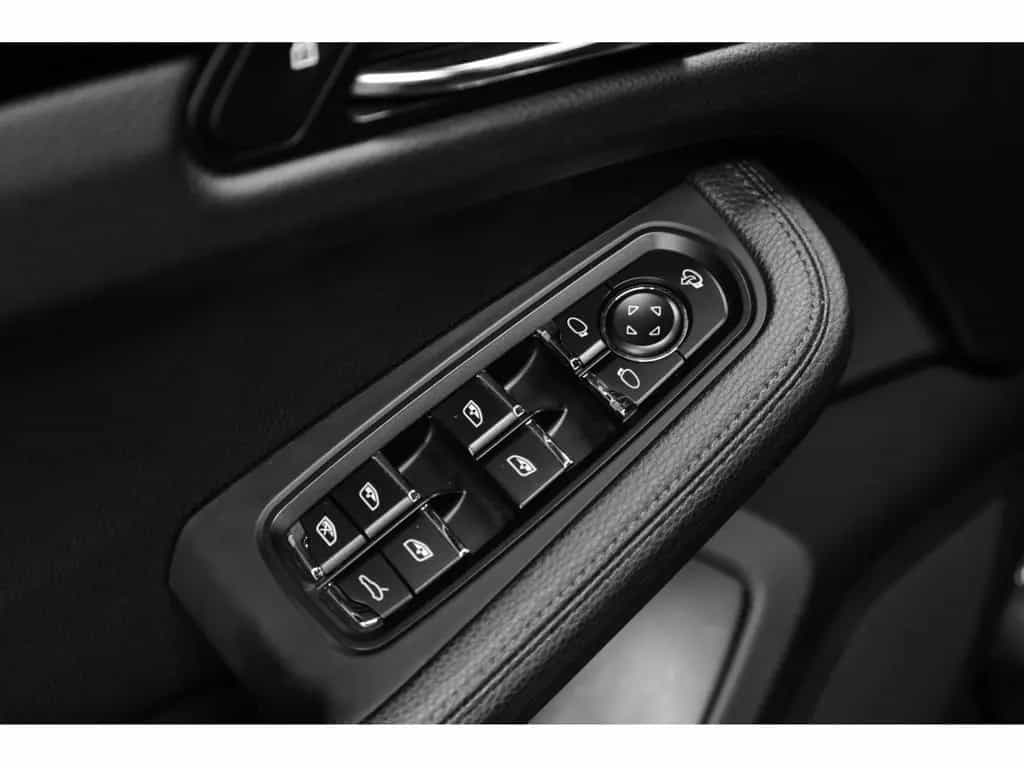 Porsche Macan S 11/2021-photo-27