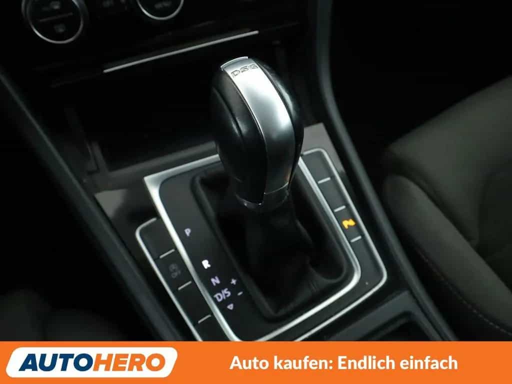 Volkswagen Golf VII 1.4 TSI Highline BM Aut.*LED*PDC*SHZ* 10/2017-photo-24