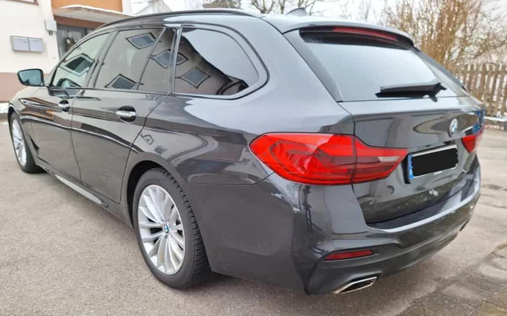 BMW 5 Series 520d Touring A - 05/2018-photo-1