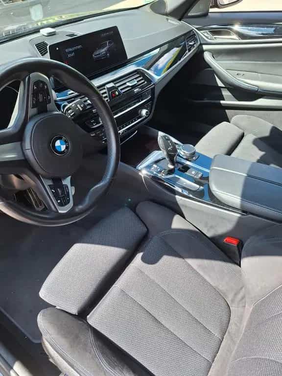 BMW 5 Series 520d Touring A - 05/2018-photo-12