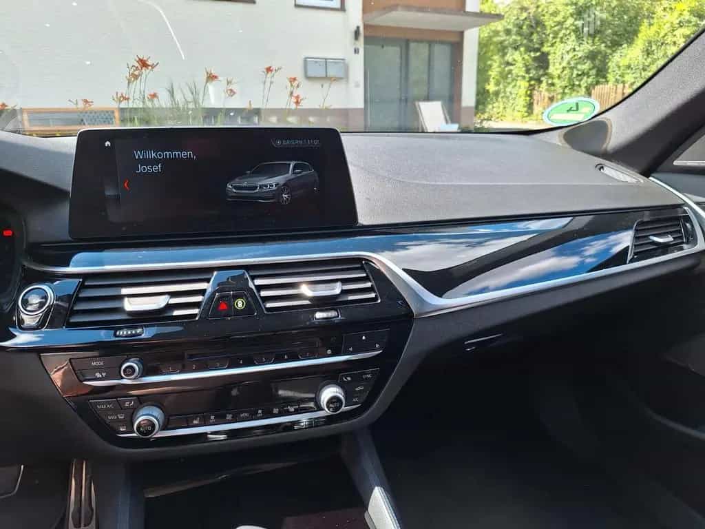 BMW 5 Series 520d Touring A - 05/2018-photo-13