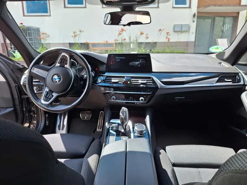 BMW 5 Series 520d Touring A - 05/2018-photo-14