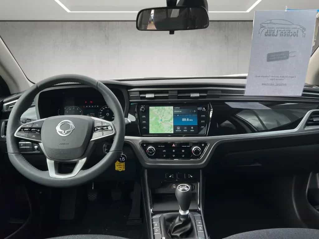 KGM Korando Nomad 2WD null-photo-12