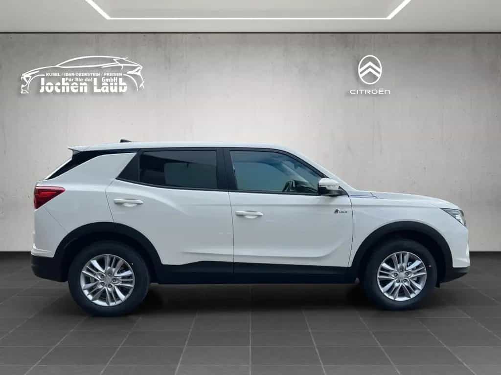 KGM Korando Nomad 2WD null-photo-5