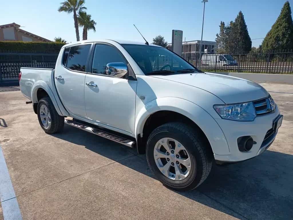 Mitsubishi L200 2.5 DI-D/178CV DC Intense Plus D 04/2014-photo-1