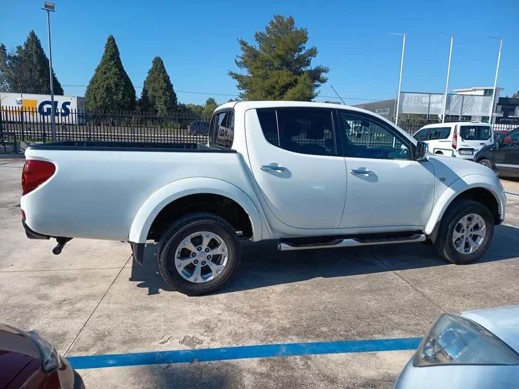 Mitsubishi L200 2.5 DI-D/178CV DC Intense Plus D 04/2014-photo-2
